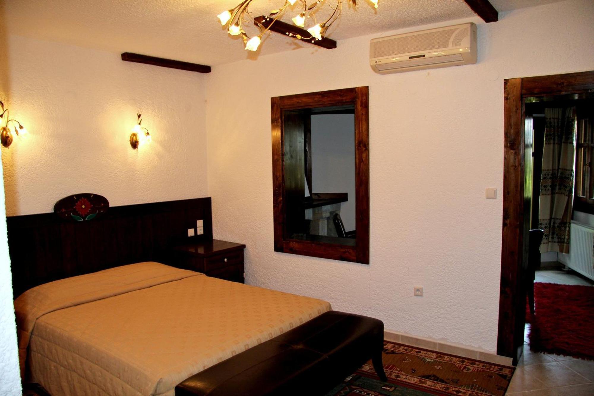 Hotel Taxiarches Аристи Экстерьер фото