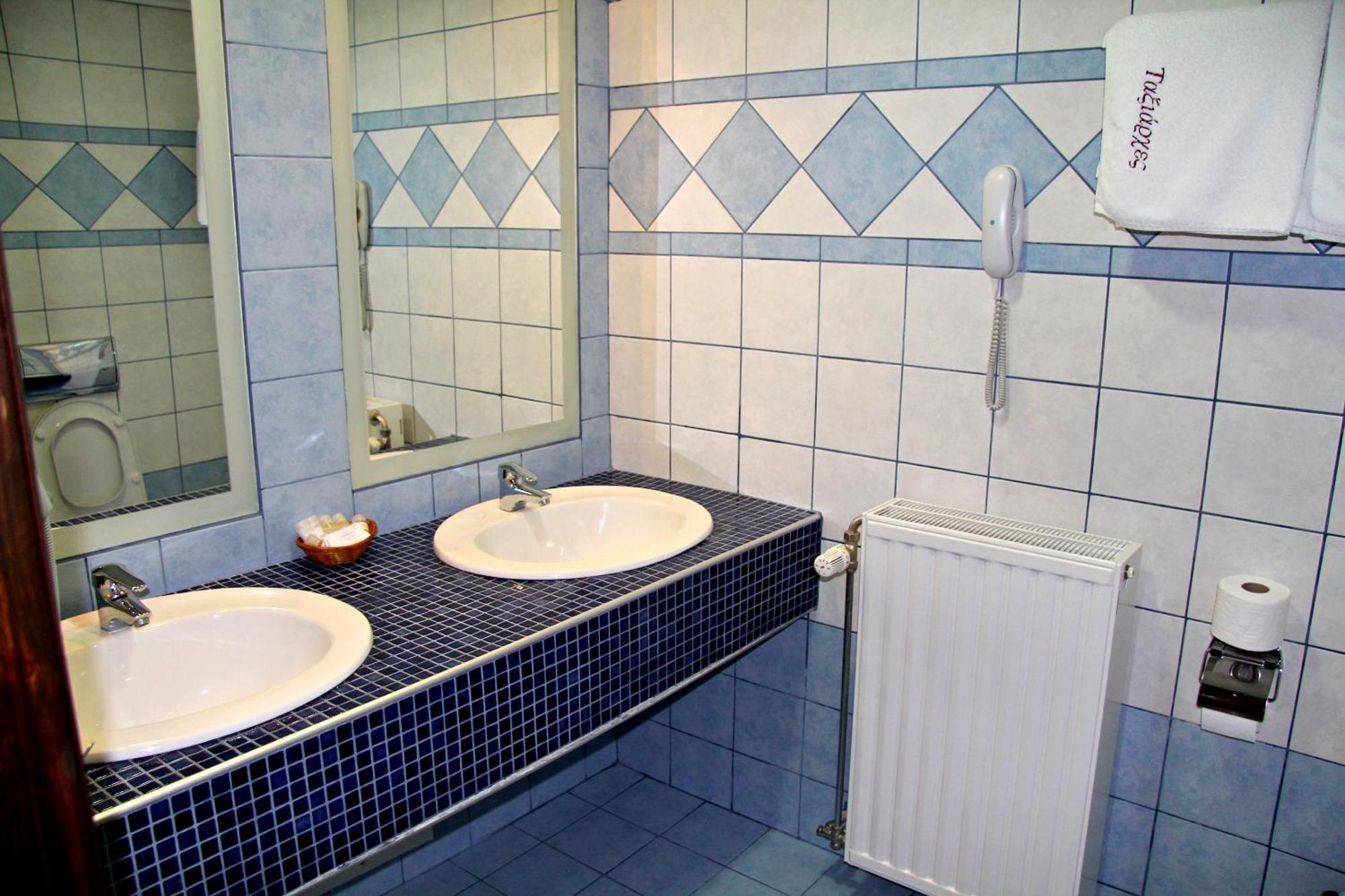 Hotel Taxiarches Аристи Экстерьер фото