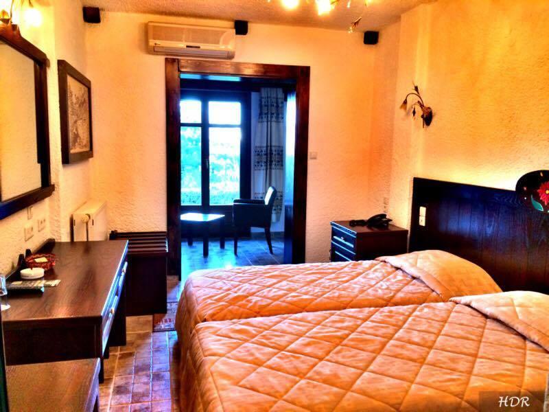 Hotel Taxiarches Аристи Экстерьер фото